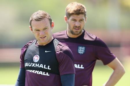 “Hét giá” lừa đảo hơn 30 tỉ đồng nhờ mượn danh Messi và CR7 - 3 Chữ kí của Steven Gerrard và Wayne Rooney cũng bị làm giả rất nhiều