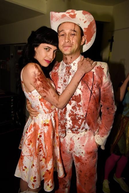 Joseph Gordon-Levitt và bà xã Tasha McCauley cũng rất ít khi chịu cùng nhau xuất hiện trước công chúng. Đám cưới bí mật, đến cả cậu con trai của hai vợ chồng cũng được giữ bí mật tên tuổi và phải đến tận năm 2016, các fans mới may mắn được thấy cả hai vợ chồng cùng tham dự sự kiện từ thiện Hilarity For Charity.