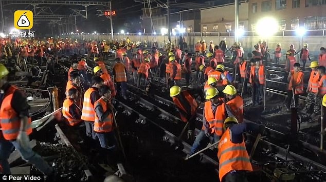 1.500 công nhân Trung Quốc làm đường sắt mới chỉ trong 9 tiếng - 4
Minh chứng rõ ràng cho năng suất đáng kinh ngạc của công nhân Trung Quốc