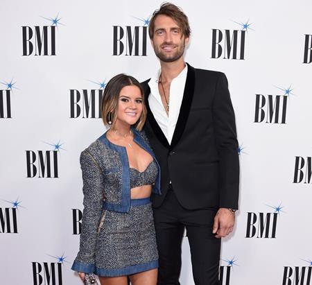 Sau 4 năm hẹn hò, Maren Morris và Ryan Hurd cũng đã vui mừng báo tin đính hôn cho người hâm mộ thông qua một bức hình ngọt ngào trên trang Instagram
