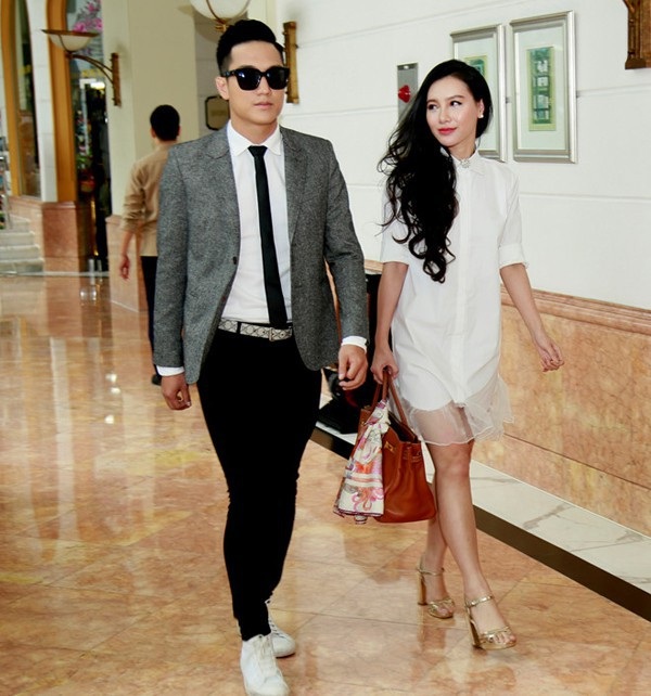 Minh Hà vướng tin đồn là người thứ 3 khi rò rỉ ảnh thân mật giữa cô và nam diễn viên Chí Nhân.