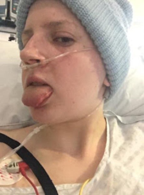 Trước năm 18 tuổi, Natasha vẫn có cuộc sống bình thường như bao người khác