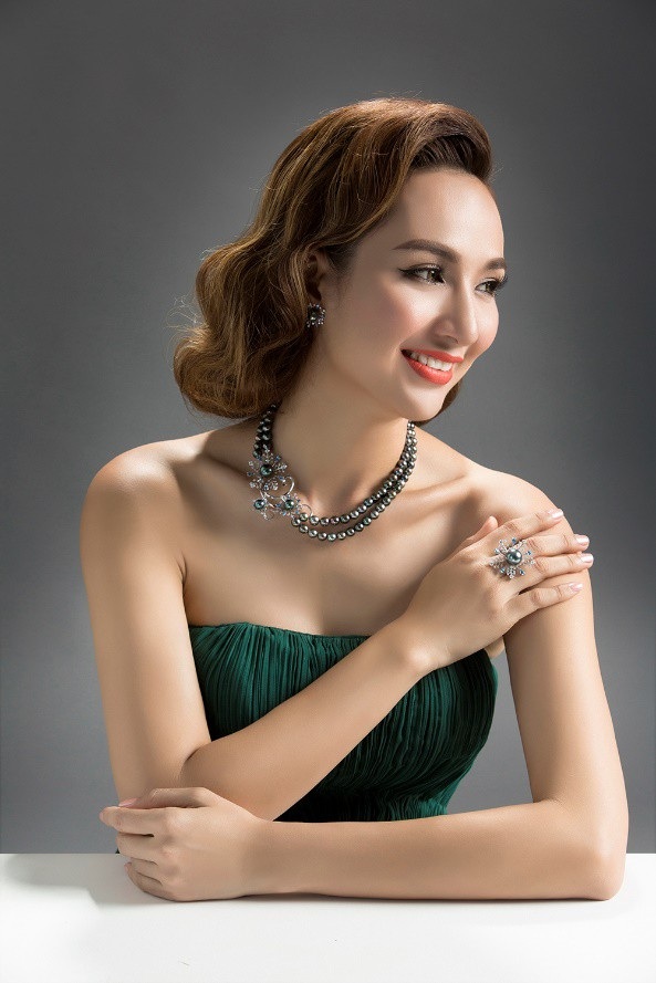 Người đẹp luôn được khen ngợi về gu thời trang tinh tế với những lựa chọn khéo léo, giúp nổi bật vẻ đẹp và khí chất của mình.