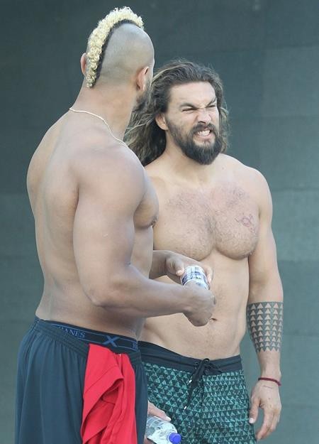 Chấm điểm loạt sao nam khoe thân “đốn tim” fans nữ - 8 Jason Momoa lúc nào cũng sở hữu một thân hình vạm vỡ ấn tượng