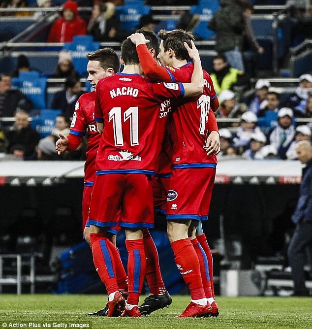 Real Madrid gây thất vọng khi hòa đội bóng hạng hai - 2
Thua 0-3 ở lượt đi, tuy nhiên Numancia đã chơi tốt dù phải đá tại Bernabeu