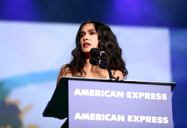 Salma Hayek trẻ đẹp ở tuổi 51 - 8
Tuy nhiên côvẫn thường xuyên tham dự các sự kiện lớn nhỏ của Hollywood trong vai trò khách VIP.