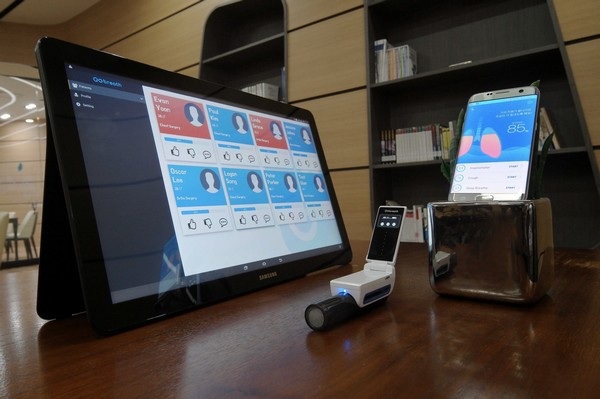Samsung mang đến CES 2018 loạt thiết bị thông minh với tính năng cực độc đáo - 1 Chiếc máy thở thông minh GoBreath được phát triển cho những bệnh nhân bị vấn đề về phổi