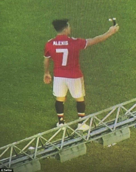 Nhật ký chuyển nhượng ngày 22/1: Alexis Sanchez lộ ảnh ra mắt MU - 1 Alexis Sanchez lộ ảnh ra mắt MU