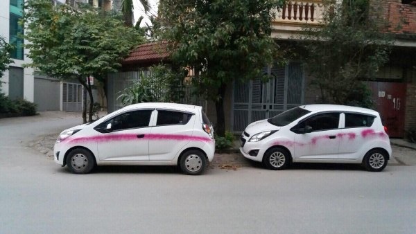 Ngày 15/1, cơ quan Công an quận Hà Đông, Hà Nội phối hợp cùng cơ quan Công an phường Phúc La điều tra làm rõ vụ việc hàng chục xe ô tô bị bị xịt sơn trong đêm.