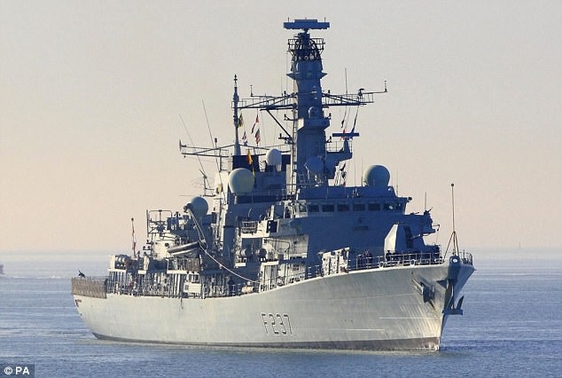 Anh điều tàu khu trục chặn tàu hải quân Nga - 1 Tàu khu trục HMS Westminster. (Ảnh: PA)