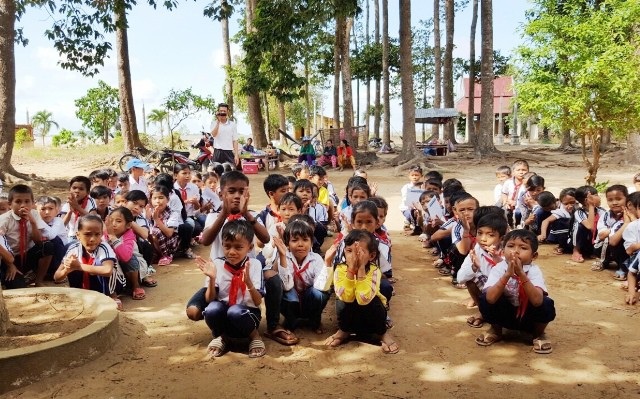 100 suất học bổng Grobest Việt Nam đến với học sinh nghèo Sóc Trăng - 4 Nhiều học sinh ở thị xã Vĩnh Châu có hoàn cảnh rất khó khăn. Bên cạnh đó, nhiều trường học trên địa bàn cũng còn khó khăn về cơ sở vật chất.
