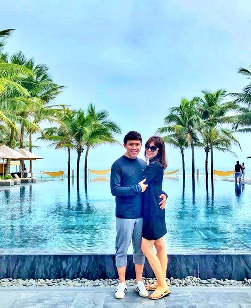 Bình Minh khoe ảnh gia đình hạnh phúc sau "sóng gió"; Elly Trần "cởi áo" khoe vòng 1 - 7 Diễn viên hài Trấn Thành đưa bà xã Hari đi nghỉ xả hơi dịp đầu năm sau khoảng thời gian cả hai làm việc vất vả trong suốt năm qua.