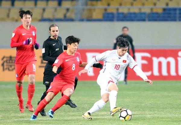 U23 Việt Nam 1-0 U23 Australia: Quang Hải mang về chiến thắng - 7
Công Phượng và đồng đội quyết rút kinh nghiệm từ trận thua U23 Hàn Quốc