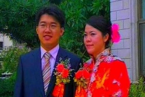Người phụ nữ giàu nhất Trung Quốc kiếm thêm 2 tỷ USD trong 4 ngày - 1
Bức ảnh không rõ thời gian chụp của bà Yang Huiyan và chồng tại lễ cưới. Ảnh: SCMP