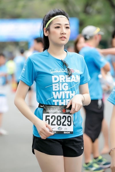 Á Hậu Tú Anh tươi trẻ thử sức ở marathon cự ly 5km chỉ với 36 phút - 2 Á Hậu Tú Anh tươi trẻ thử sức ở marathon cự ly 5km chỉ với 36 phút - 2