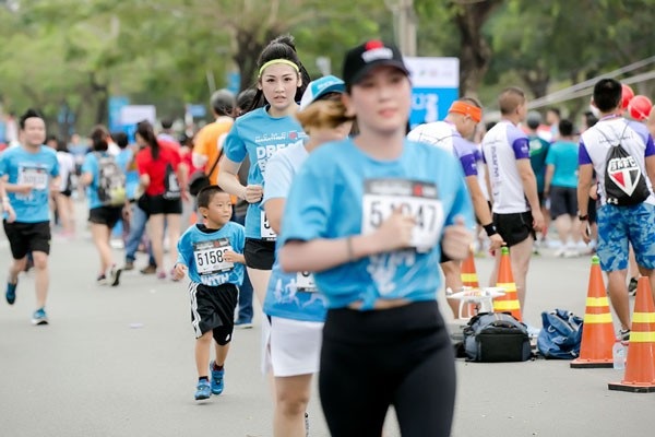 Á Hậu Tú Anh tươi trẻ thử sức ở marathon cự ly 5km chỉ với 36 phút - 6 Á Hậu Tú Anh tươi trẻ thử sức ở marathon cự ly 5km chỉ với 36 phút - 6