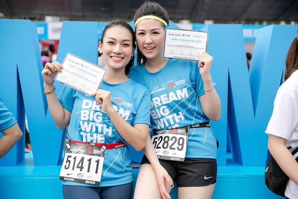 Á Hậu Tú Anh tươi trẻ thử sức ở marathon cự ly 5km chỉ với 36 phút - 8 Á Hậu Tú Anh tươi trẻ thử sức ở marathon cự ly 5km chỉ với 36 phút - 8