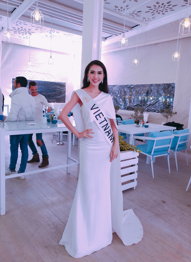 Nóng bỏng chụp bikini, Tường Linh được dự đoán vào Top 5 Miss Intercontinental - 14 Điều đặc biệt, chính Tường Linh cũng đang được các fan sắc đẹp thế giới đánh giá cao, trên trang fanpage chính thức của cuộc thi, nhiều bình luận còn dự đoán cô là ứng cử viên mạnh của châu Á, có thể tạo bất ngờ vào Top 5 chung cuộc. Là cuộc thi nhan sắc chú trọng vào khuôn mặt và kỹ năng trình diễn, Hoa hậu Liên lục địa tìm kiếm những người đẹp sở hữu gương mặt ưa nhìn, hoàn hảo, phong cách trình diễn trên sân khấu tự tin, chuyên nghiệp. Cuộc thi sẽ có nhiều hoạt động bên lề, đòi hỏi thí sinh phải thể hiện mình là người phụ nữ năng động, hiện đại.