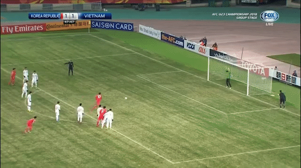 Báo Hàn Quốc nói gì về tình huống Tiến Dũng cản phá cú sút penalty? - 1
Cú sút panenka của Yoon Seung-won bị Bùi Tiến Dũng bắt gọn