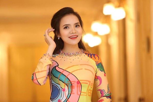 Gần 15 năm theo đuổi sự nghiệp ca hát, ca sĩ Út Mai mới ra mắt 2 album: “Sao không là bài ca” và mới đây nhất là CD, DVD “Bến xuân xưa”. Nữ ca sĩ chia sẻ rằng, việc chị ít xuất hiện trước công chúng và ít ra sản phẩm mới là do bận rộn với việc giảng dạy thanh nhạc.