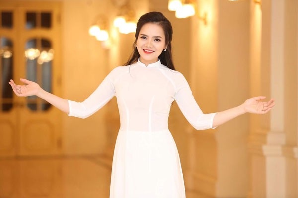 Khi được hỏi về “trào lưu” các ca sĩ hát nhạc bolero, Út Mai thẳng thắn cho biết: “Là một ca sĩ được đào tạo bài bản, đồng thời còn là một giảng viên, tôi có thể hát nhiều dòng nhạc khác nhau. Khi đi diễn tôi vẫn hát nhạc tiền chiến, dân ca, Bolero….Tuy nhiên, đã ra sản phẩm âm nhạc trước tiên thì dòng nhạc đó phải phù hợp với phong cách, cũng chất giọng của mình nhất”.