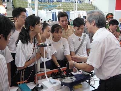 Môn Vật lý trong chương trình GDPT: Tránh khuynh hướng thiên về toán học - 1 Môn Vật lý trong chương trình GDPT: Tránh khuynh hướng thiên về toán học - 1