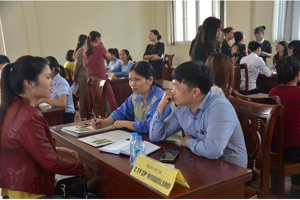 Hà Nội: Tăng cường các điểm, sàn giao dịch việc làm vệ tinh - 1 Hà Nội: Tăng cường các điểm, sàn giao dịch việc làm vệ tinh - 1