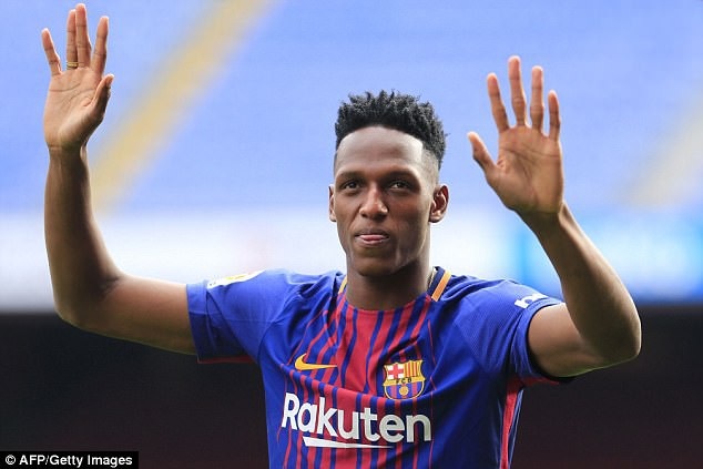 Màn ra mắt "khó hiểu" của tân binh Barcelona - 6