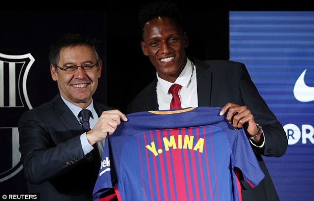 Màn ra mắt "khó hiểu" của tân binh Barcelona - 2