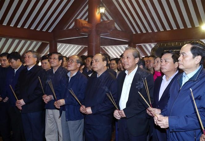 Thủ tướng Nguyễn Xuân Phúc dâng hương tưởng nhớ Bác Hồ