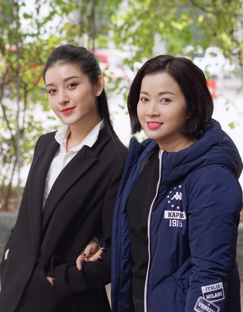 Á hậu Huyền My bị dị ứng nặng vẫn tiêm thuốc cầm cự đi trao quà Tết - 3 Á hậu Huyền My bị dị ứng nặng vẫn tiêm thuốc cầm cự đi trao quà Tết - 3