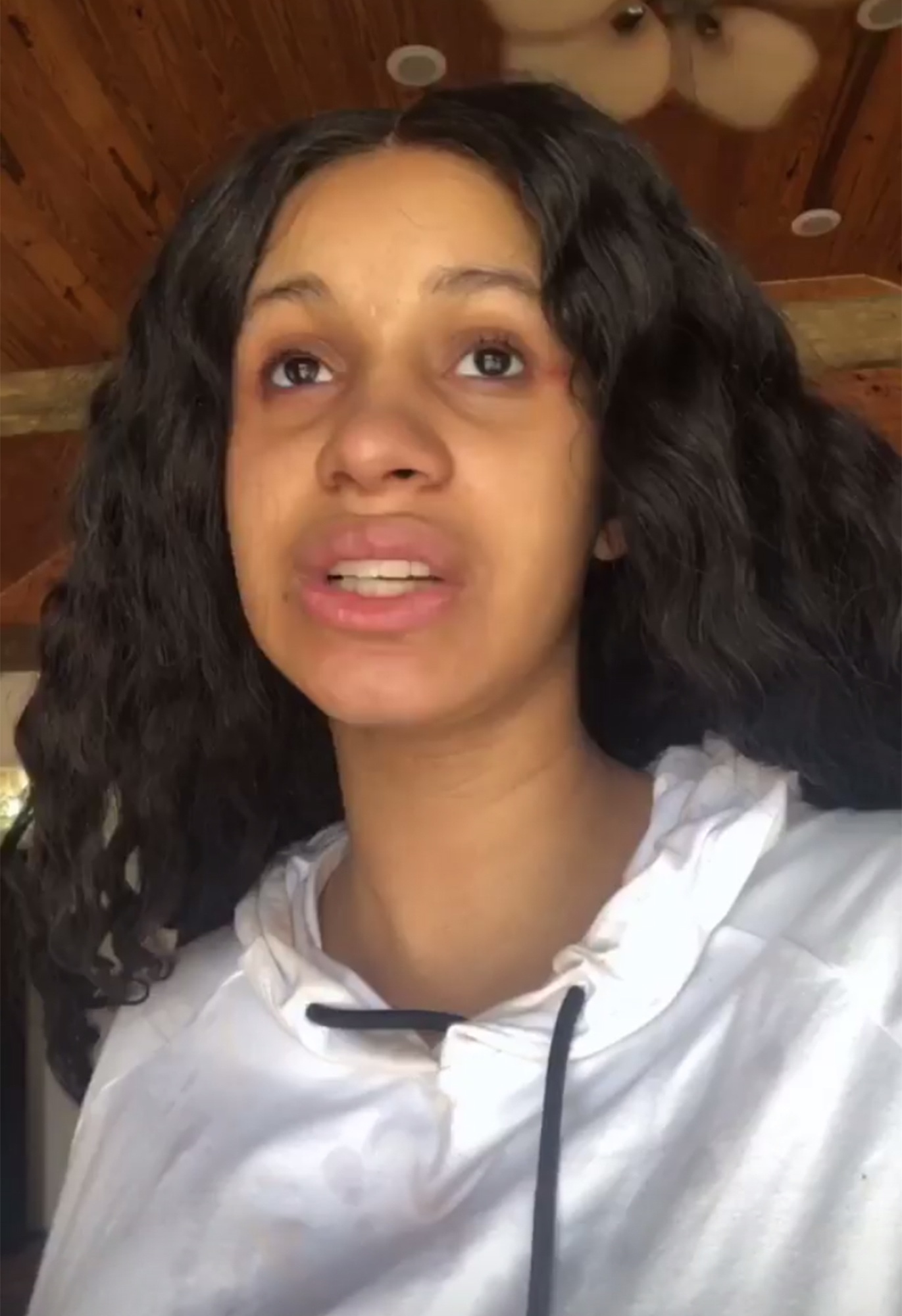 Cardi B looks different without makeup - 1