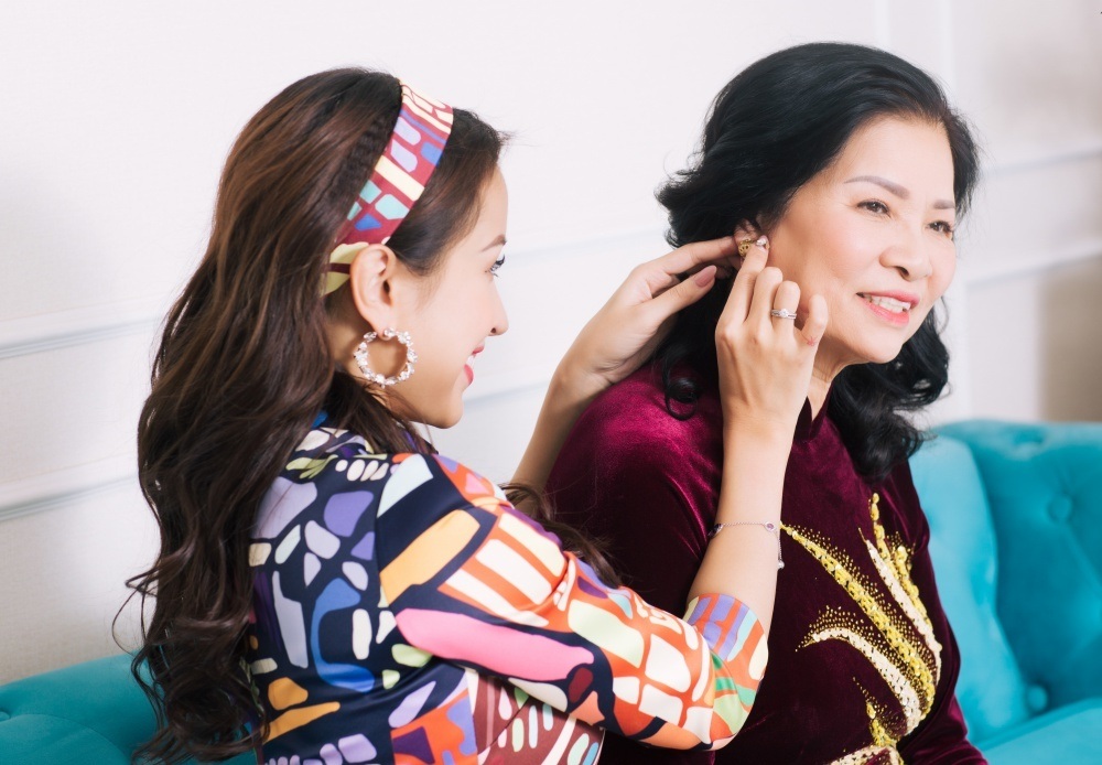 Xúc động những cuộc đoàn viên của dàn mỹ nhân Việt với mẹ đầu xuân mới - 10 Xúc động những cuộc đoàn viên của dàn mỹ nhân Việt với mẹ đầu xuân mới - 10