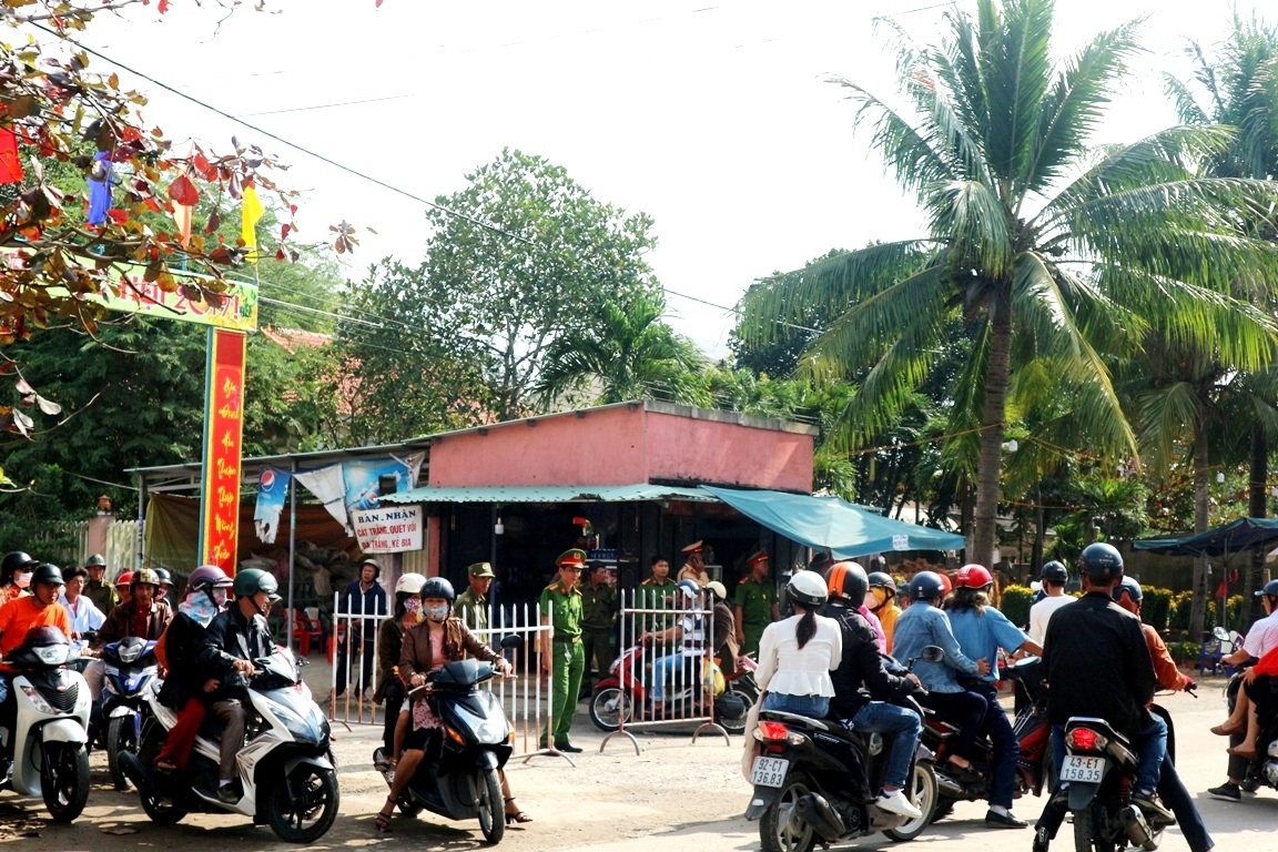 Khách du xuân ở Hội An Khách du xuân ở Hội An