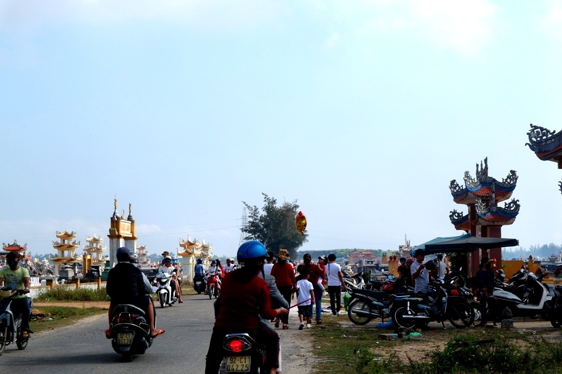 Khách du xuân ở Hội An Khách du xuân ở Hội An
