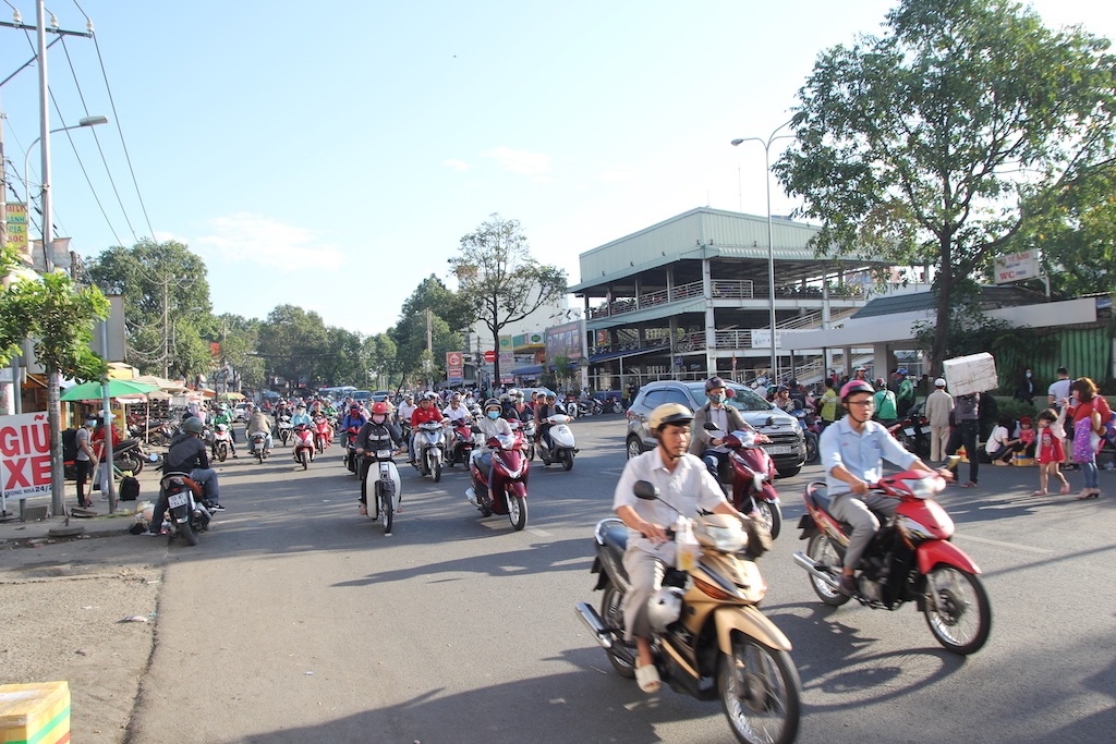 Đường phố Sài Gòn thênh thang đến lạ trong ngày làm việc đầu năm - 7 Đường phố Sài Gòn thênh thang đến lạ trong ngày làm việc đầu năm - 7