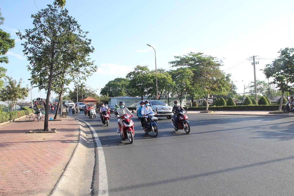 Đường phố Sài Gòn thênh thang đến lạ trong ngày làm việc đầu năm - 6 Đường phố Sài Gòn thênh thang đến lạ trong ngày làm việc đầu năm - 6