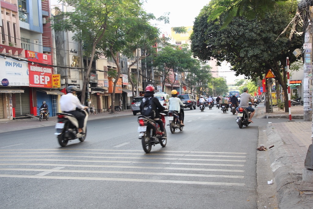 Đường phố Sài Gòn thênh thang đến lạ trong ngày làm việc đầu năm - 8 Đường phố Sài Gòn thênh thang đến lạ trong ngày làm việc đầu năm - 8
