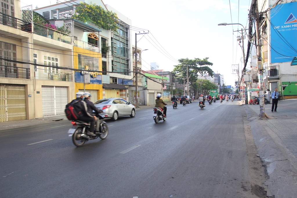 Đường phố Sài Gòn thênh thang đến lạ trong ngày làm việc đầu năm - 10 Đường phố Sài Gòn thênh thang đến lạ trong ngày làm việc đầu năm - 10