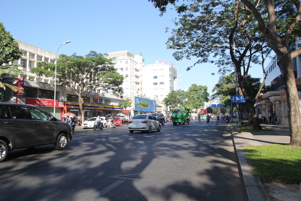 Đường phố Sài Gòn thênh thang đến lạ trong ngày làm việc đầu năm - 21 Đường phố Sài Gòn thênh thang đến lạ trong ngày làm việc đầu năm - 21