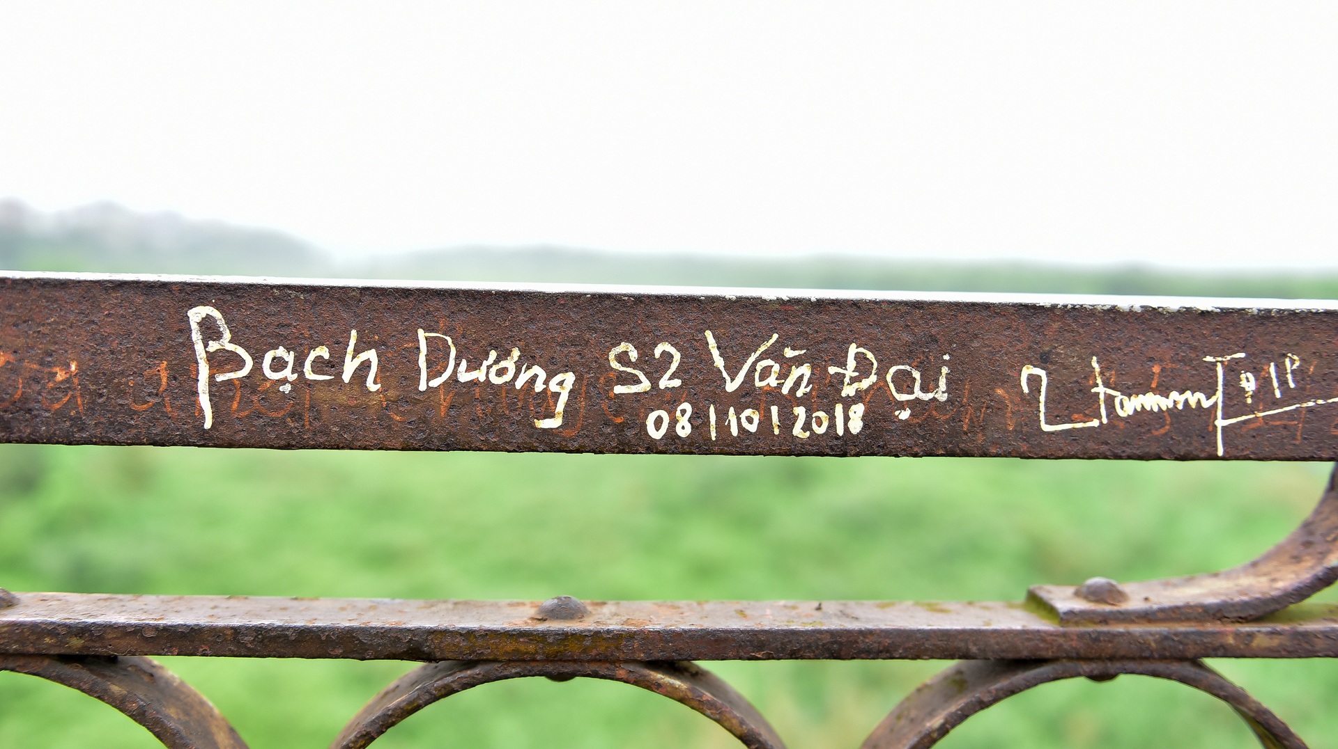Khóa tình yêu trên cây cầu lịch sử ở Hà Nội - 12 Khóa tình yêu trên cây cầu lịch sử ở Hà Nội - 12