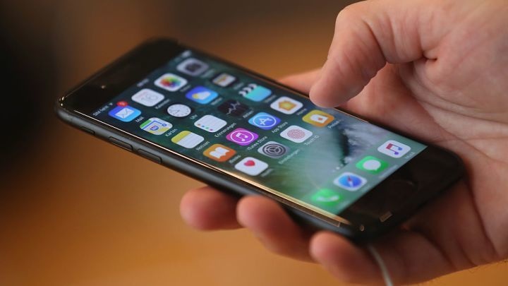 iPhone khóa mạng Nhật bất ngờ trở thành iPhone quốc tế, không cần dùng SIM ghép