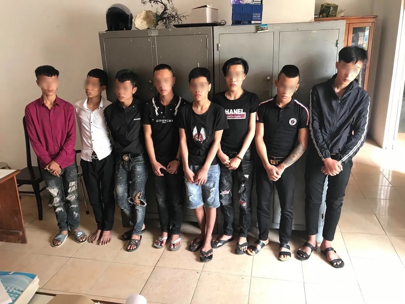 Phát hiện 8 đối tượng trẻ tuổi dương tính với ma túy - 1 Phát hiện 8 đối tượng trẻ tuổi dương tính với ma túy - 1