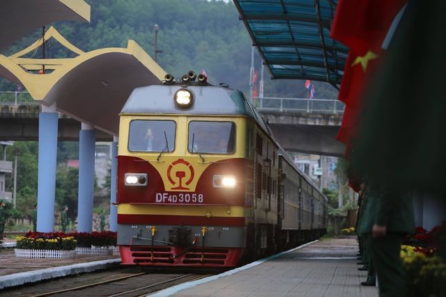 Xem lại hình ảnh lần đầu tiên Việt Nam đón - tiễn nguyên thủ quốc gia tại ga tàu hỏa