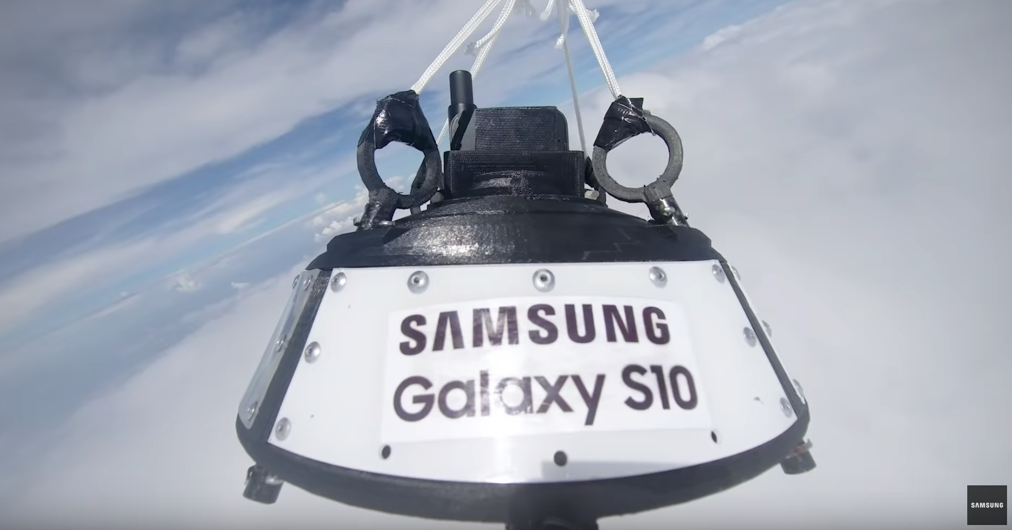 Samsung "cho" Galaxy S10 bay đến tầng bình lưu để chụp trái đất