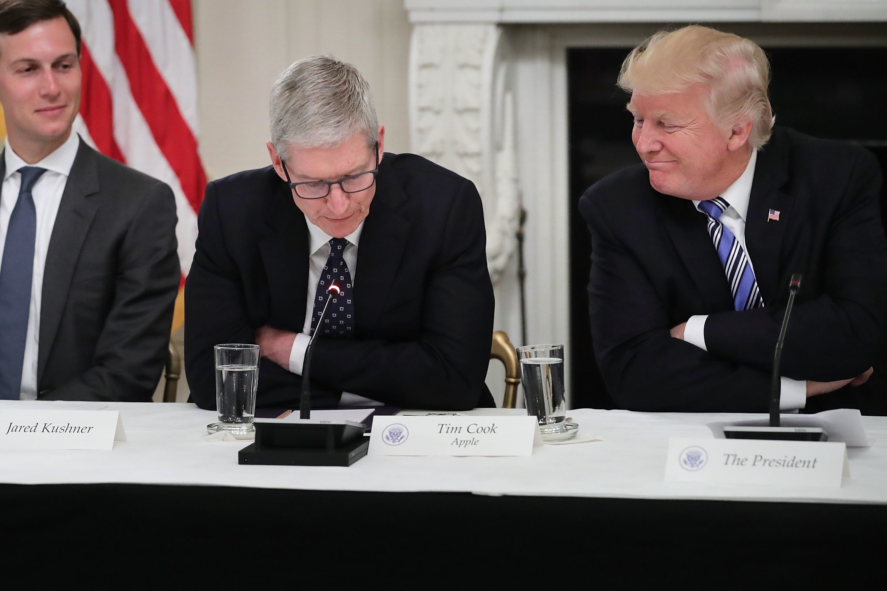 Khoảnh khắc hy hữu khi tổng thống Mỹ gọi nhầm tên CEO Tim Cook của Apple