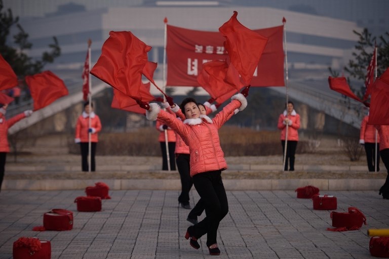 Những “bóng hồng” múa cờ đỏ tại Triều Tiên