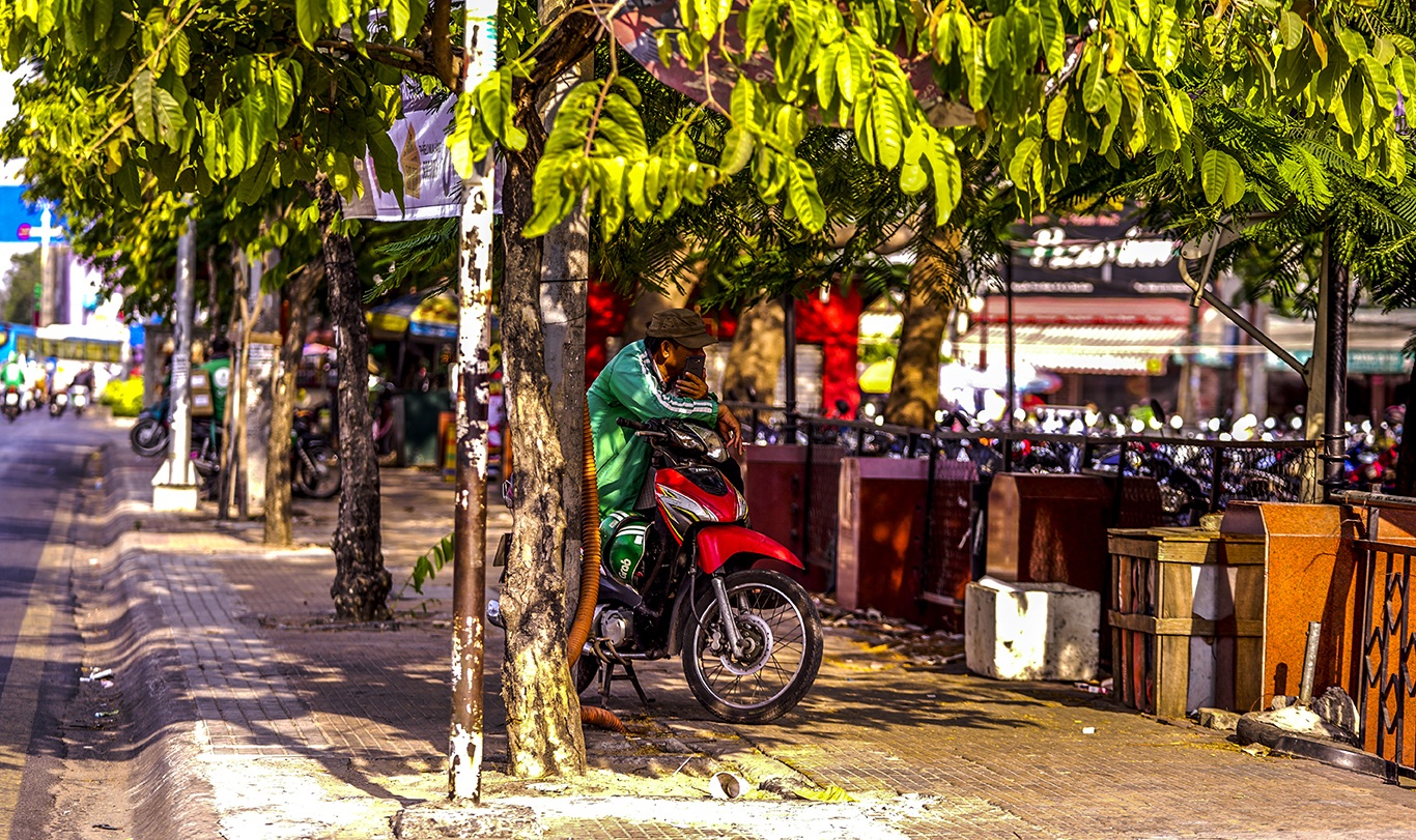 Người Sài Gòn hóa Ninja trong những ngày nắng nóng kinh hoàng - 4 Người Sài Gòn hóa Ninja trong những ngày nắng nóng kinh hoàng - 4