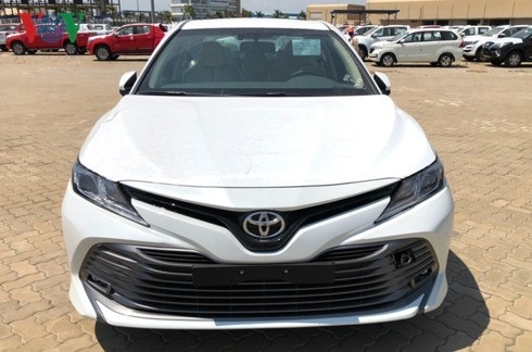 Hình ảnh hàng trăm Toyota Camry 2019 xếp hàng dài tại cảng TP.HCM - 3 Hình ảnh hàng trăm Toyota Camry 2019 xếp hàng dài tại cảng TP.HCM - 3
