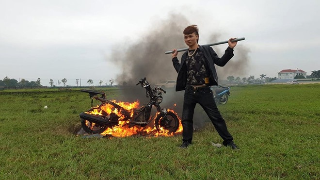 “Giang hồ” Khá Bảnh bị bắt: Vì sao các video nhảm, lệch chuẩn vẫn hút “triệu view”? - 1 “Giang hồ” Khá Bảnh bị bắt: Vì sao các video nhảm, lệch chuẩn vẫn hút “triệu view”? - 1